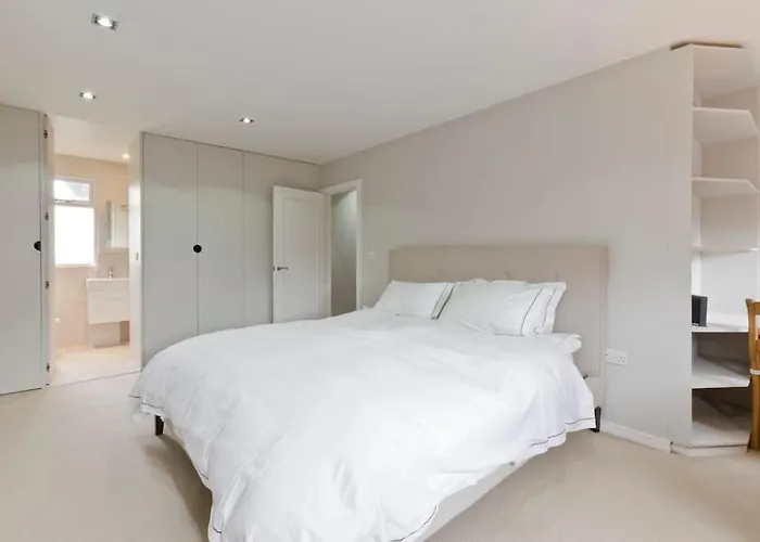 Modern Town House In Barnes, West London