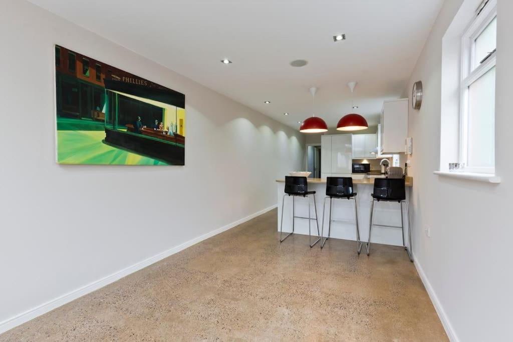 Modern Town House In Barnes, West * Londra